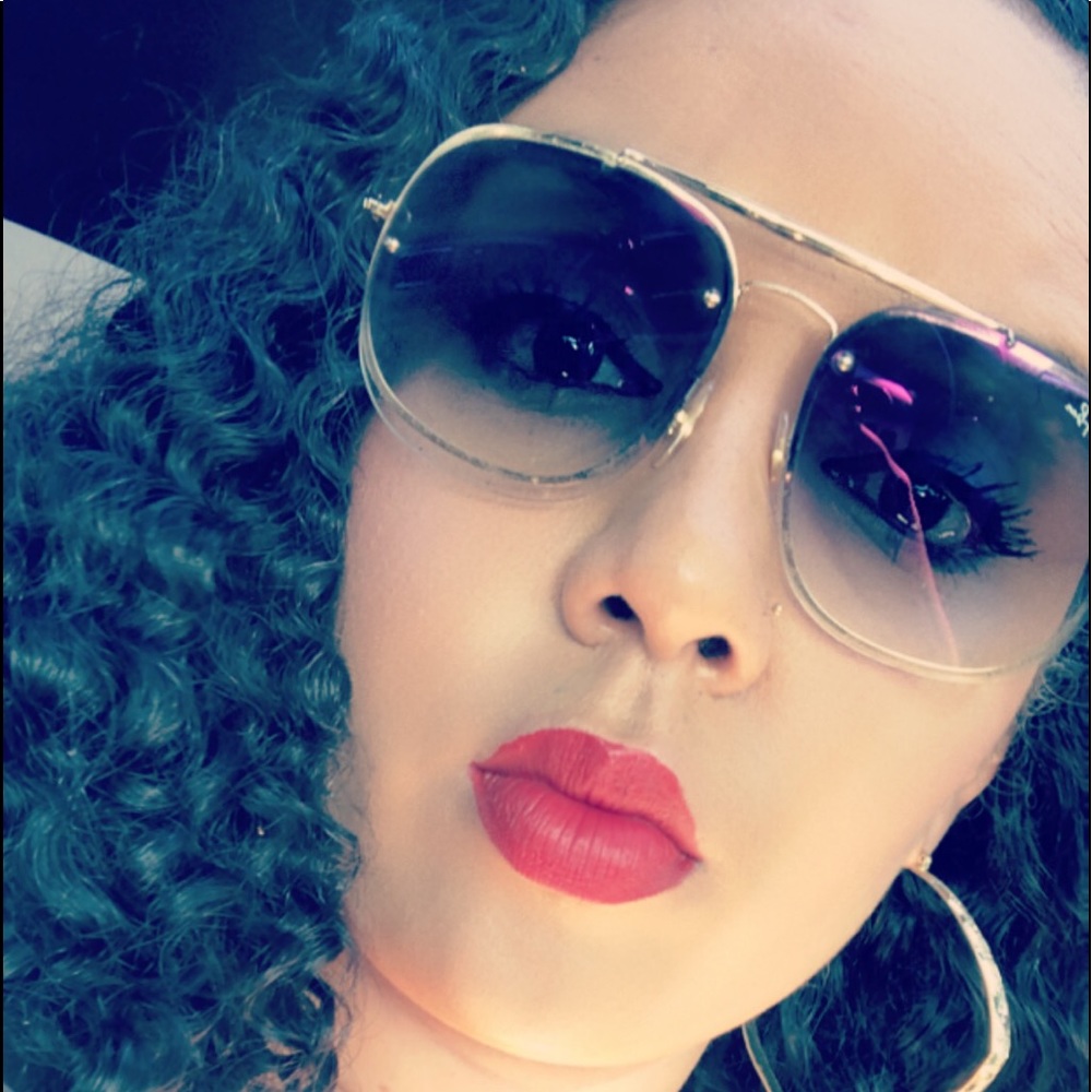 Meet your Posher, Darneshia